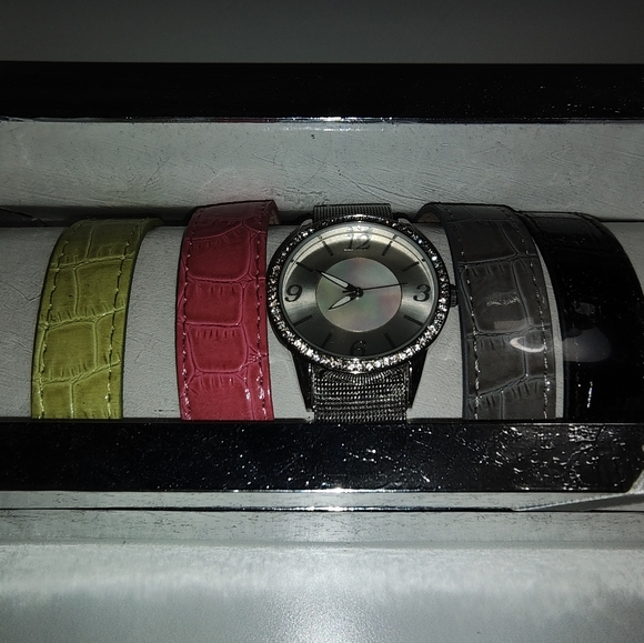 Watch with extra multicolor bands - Picture 2 of 3